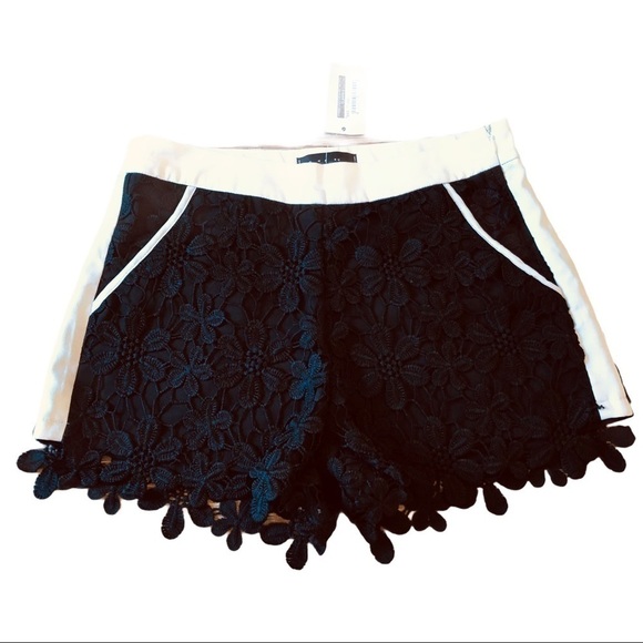 𝅺fab’rik Black Lace Floral Design 10” Rise Shorts - Picture 1 of 7